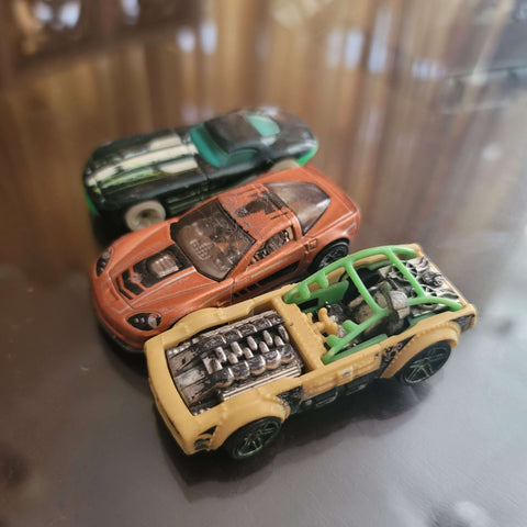 hot wheels set of 3 (scratches on body)
