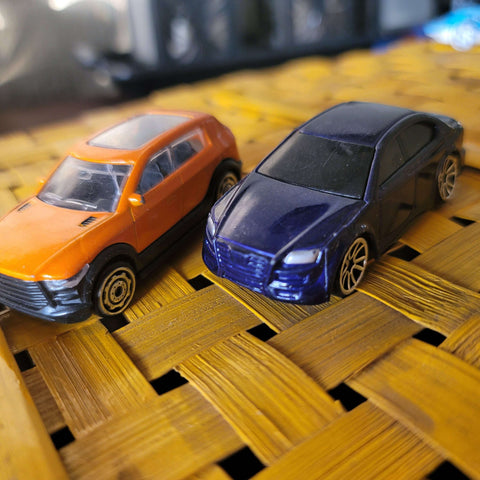 set of 2 cars, hotwheel size