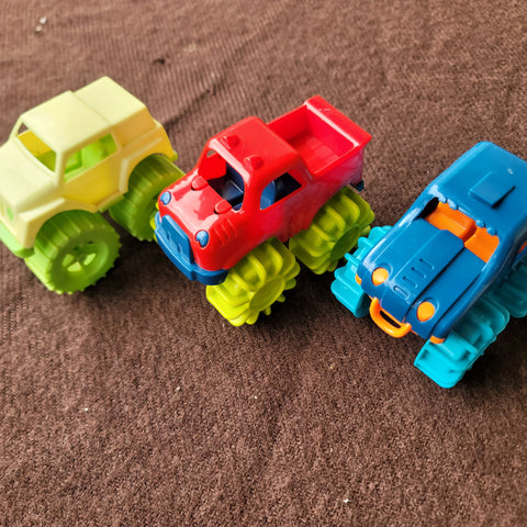 set of 3 jeeps