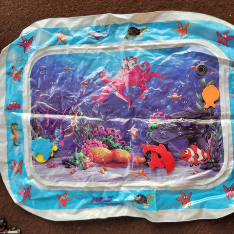 Sensory water mat for tummy time for babies