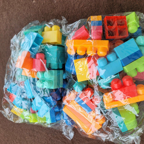Enorme lot de mega bloks - Jeux & Jouets Enorme lot de mega bloks - Jeux & Jouets