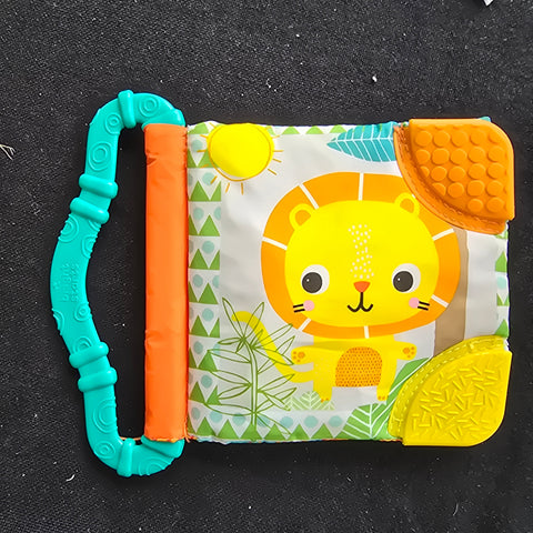 Cloth book: lion with crinkle sounds