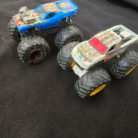 Hot wheel Monster truck x 2
