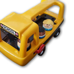 School bus with 5 people - Toy Chest Pakistan