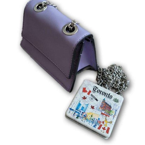 Purse with pocket mirror