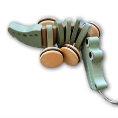 Pull along gator - Toy Chest Pakistan