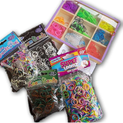 Rainbow Loom with rubber band pacls