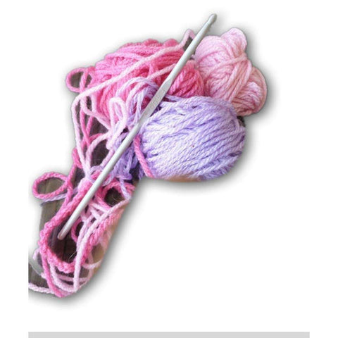 Crochet needle with yarn