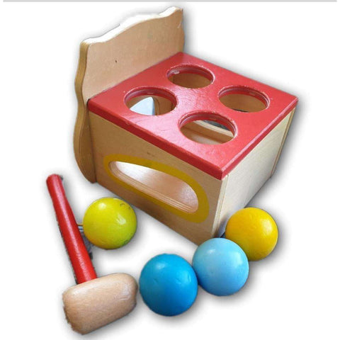 Wooden pounding toy